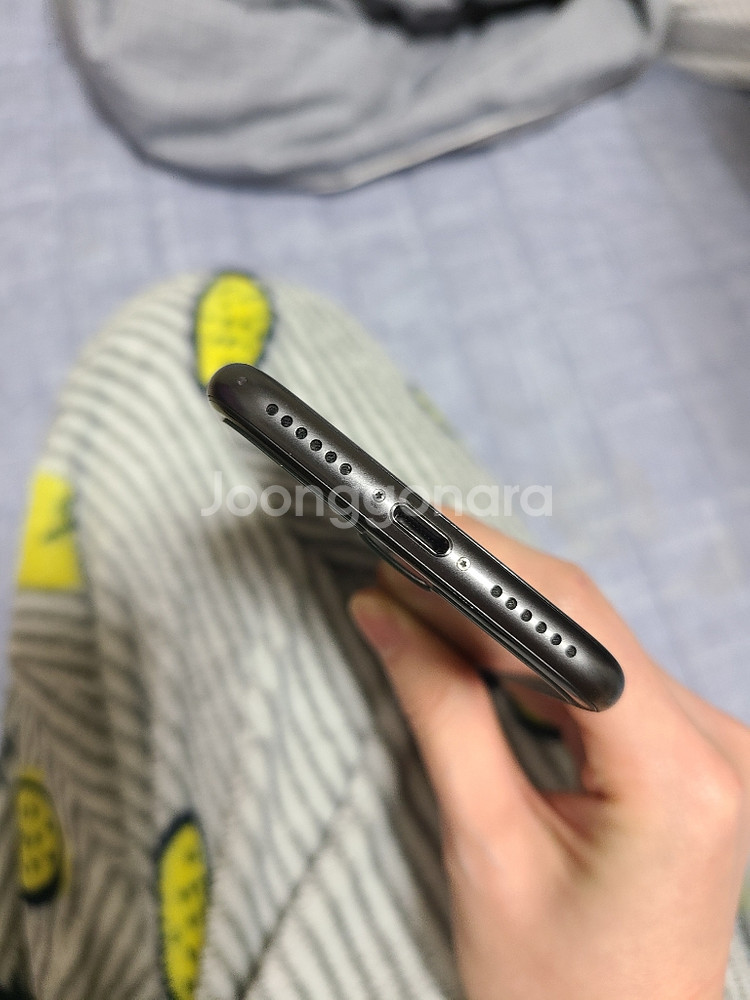 아이폰8 블랙 64기가 팝니다--2