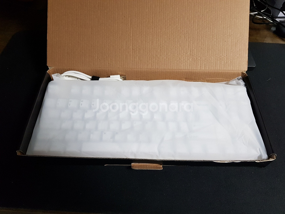 아콘 k77 유/무선 기계식키보드 저소음적축 팝니다.--2