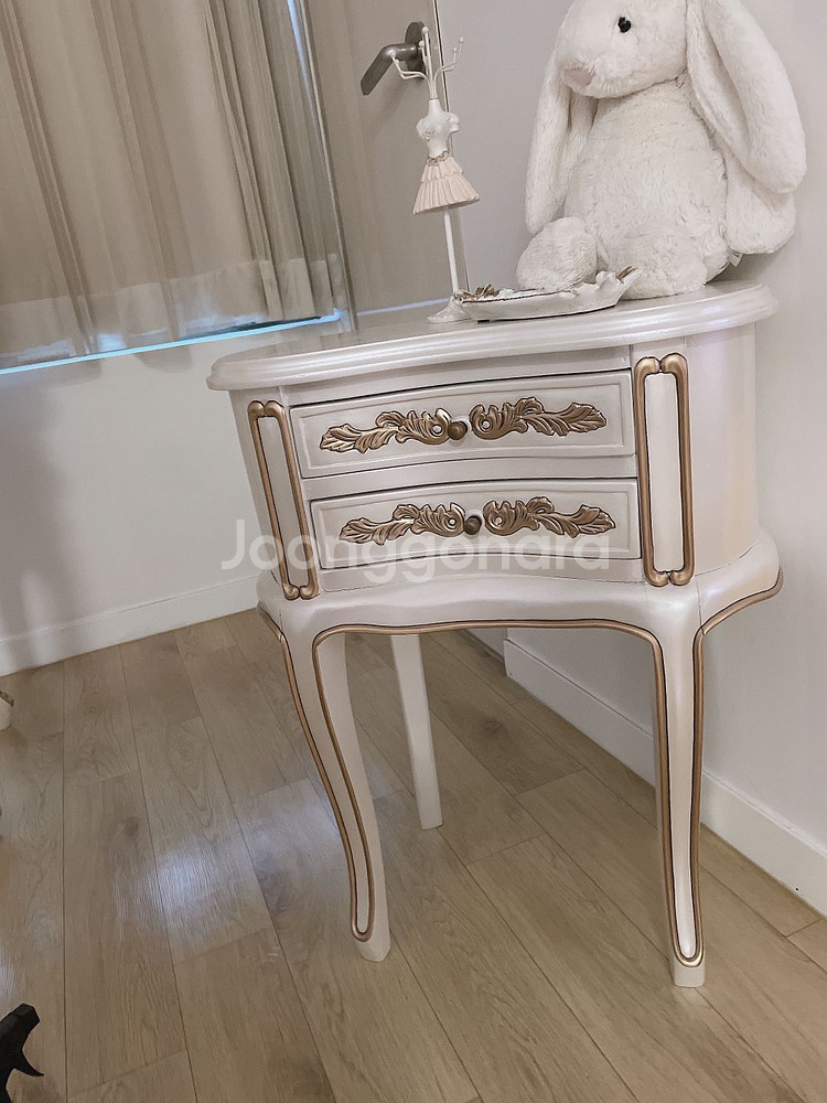 고급 엔틱 화이트 화장대&콘솔 팝니다--4