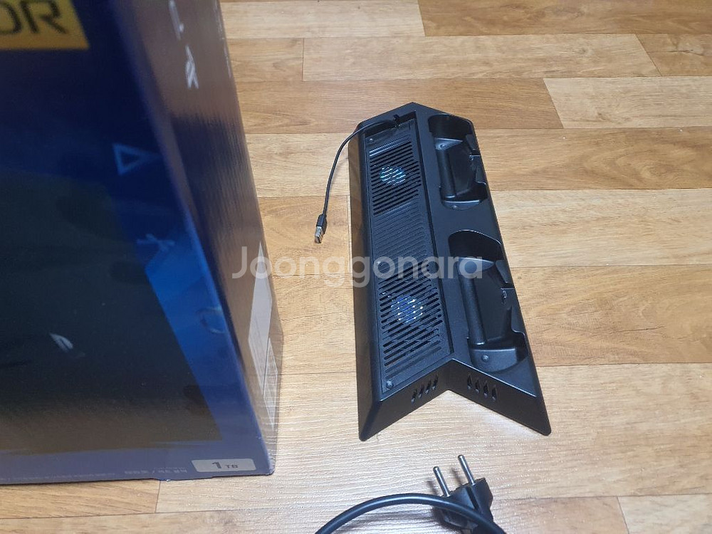 PS4 pro 7117b 듀얼쇼크 2개 1테라 박스구성--4