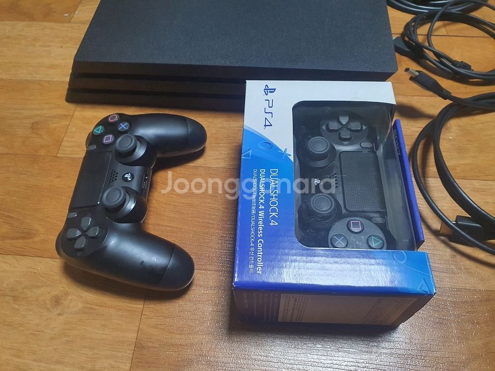 PS4 pro 7117b 듀얼쇼크 2개 1테라 박스구성--1