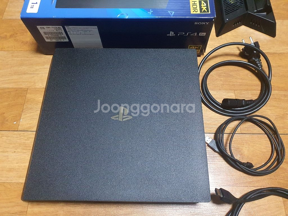 PS4 pro 7117b 듀얼쇼크 2개 1테라 박스구성--2
