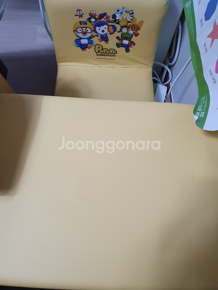 뽀로로유아의자테이블 겸 유아쇼파 팝니다--3