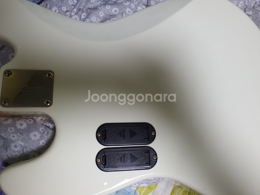 데임 v900 베이기타 판매합니다--3