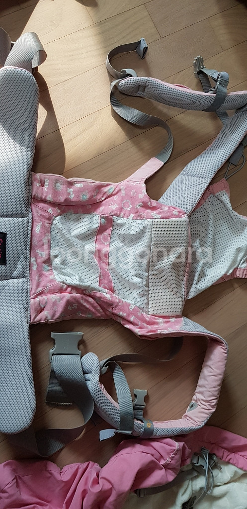헬로키티 아기띠 메쉬 ,워머 , 침받이 세트 + 힙시트--1