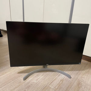 LG 27UK600 4K 모니터 팝니다