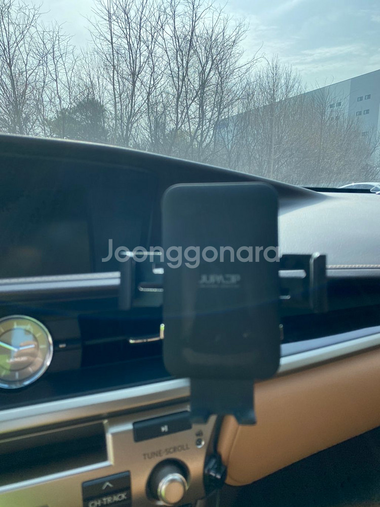 주파집 차량용 센서 무선 고속충전 거치대 QC-6--2