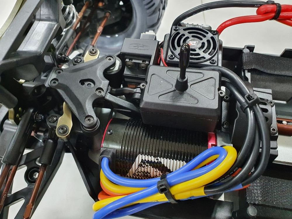 알씨카 서펀트 1/8 몬스터트럭 이미지