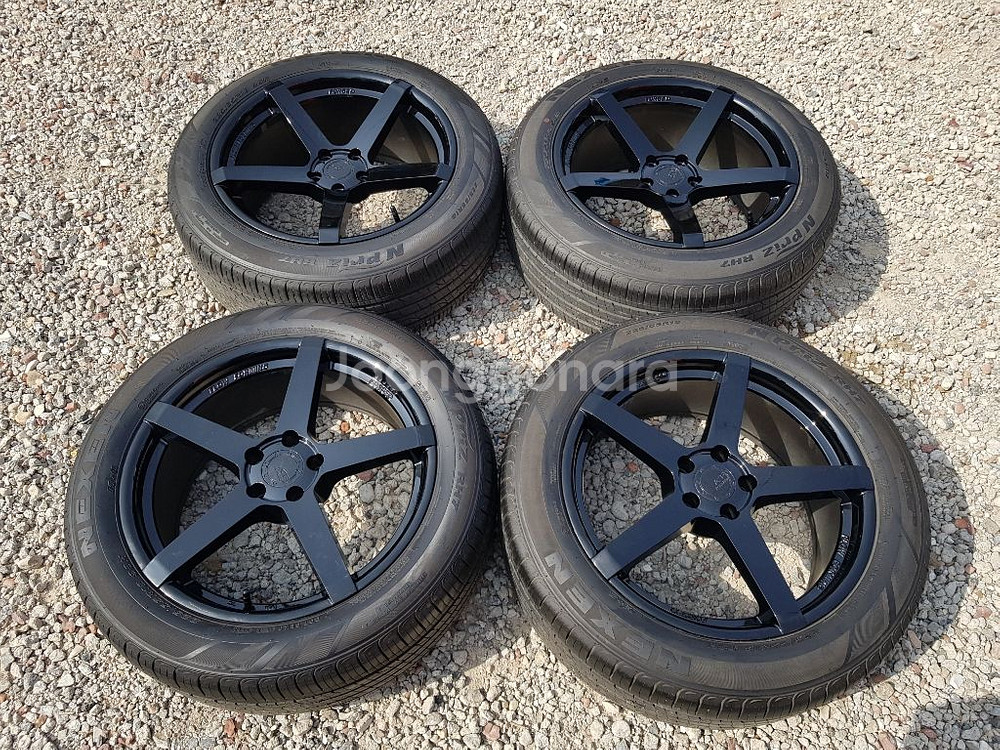 트랙스 KF포지드 유광블랙 18인치 휠타이어 판매합니다--5