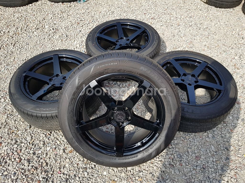 트랙스 KF포지드 유광블랙 18인치 휠타이어 판매합니다--0