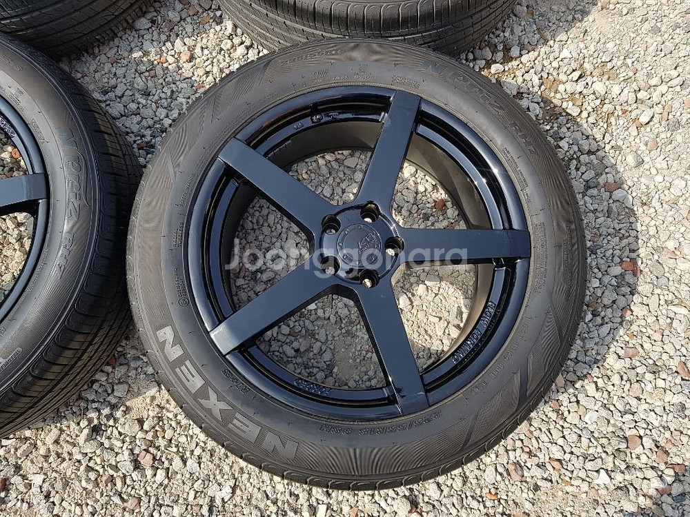 트랙스 KF포지드 유광블랙 18인치 휠타이어 판매합니다--1