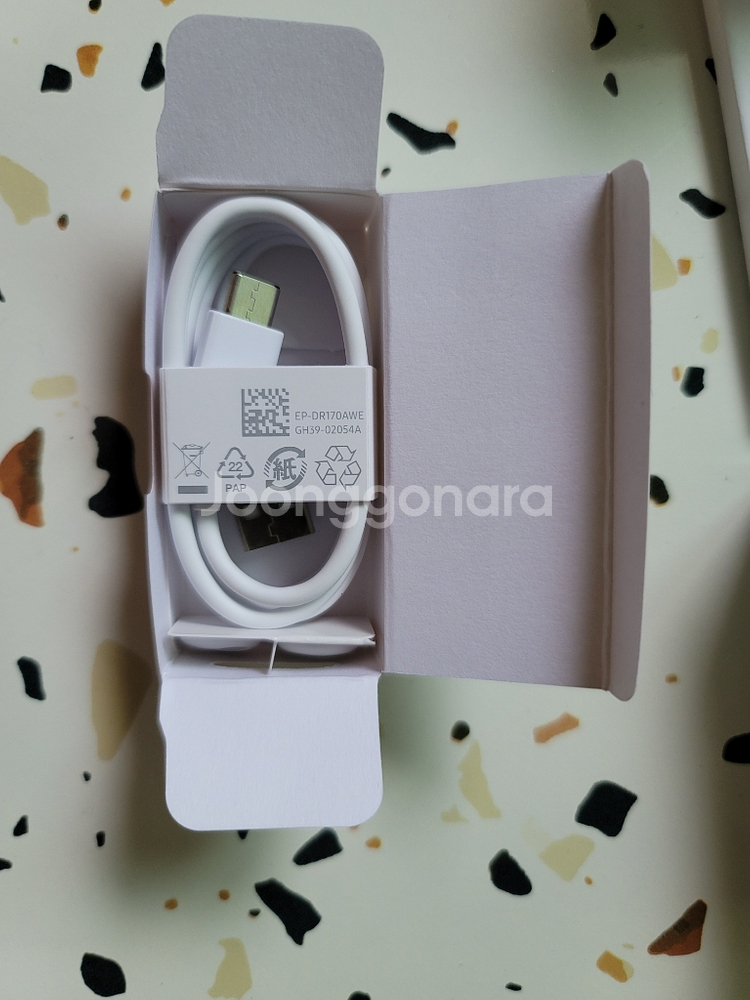 갤럭시 버즈 라이브 화이트--1