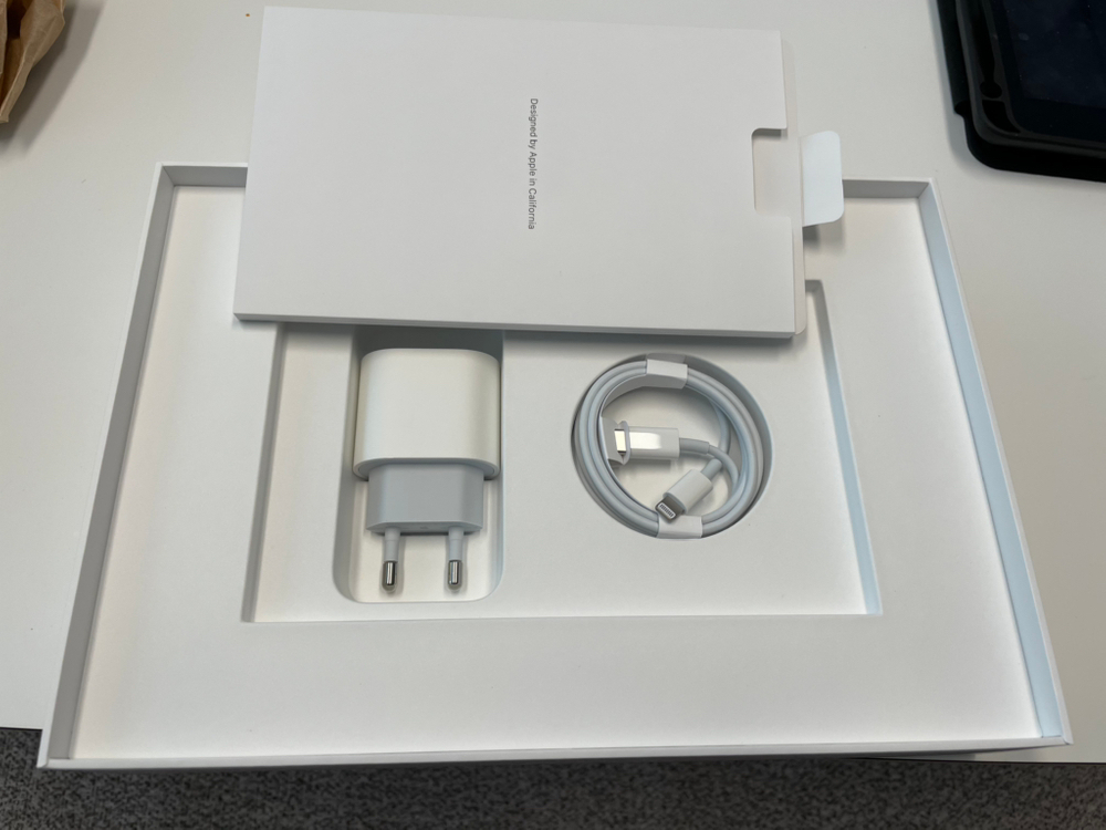 아이패드 8세대 32G + 애플펜슬 1세대--1