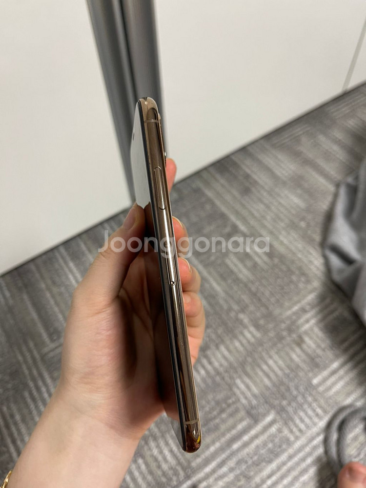 아이폰 xs 64기가 로즈골드 팝니다(안전결제가능)--7