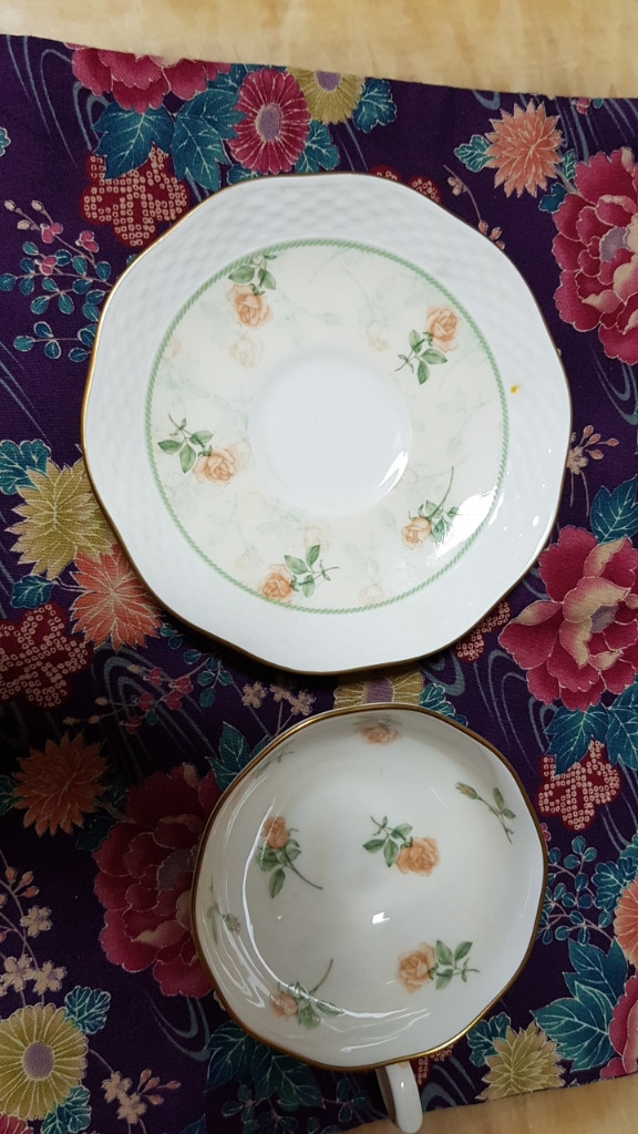 일본유명본차이나 티잔 새상품--2