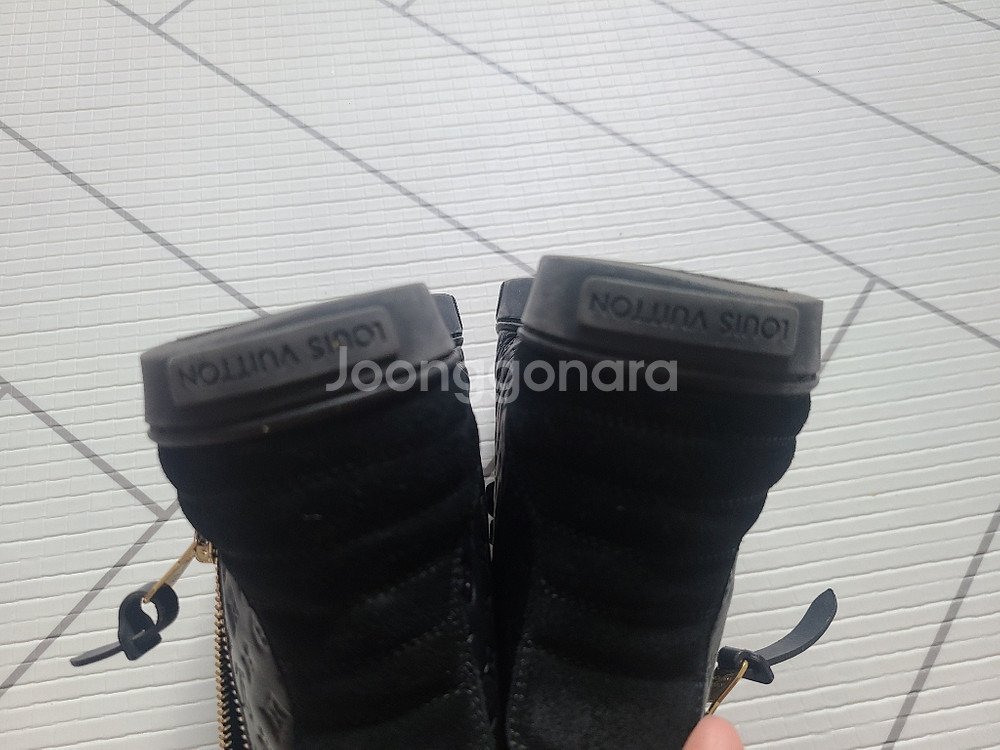 루이비통워커(정품)ㅡ인하--2