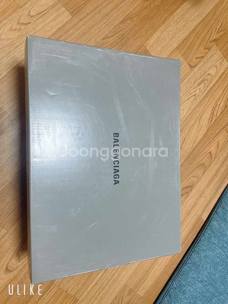 수원 발렌시아가 트리플S 화이트 팝니다.--1