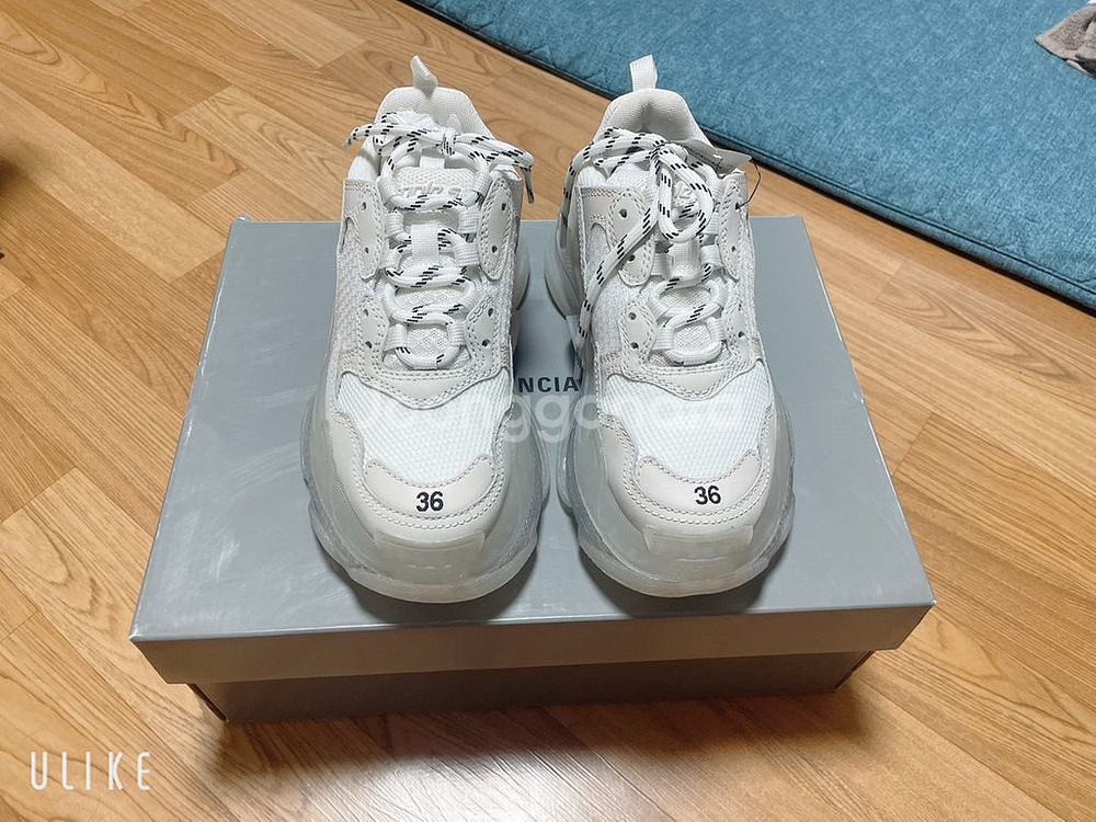 수원 발렌시아가 트리플S 화이트 팝니다.--4