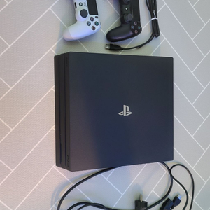 ps4 pro 1TB + 추가 듀얼쇼크 팝니다