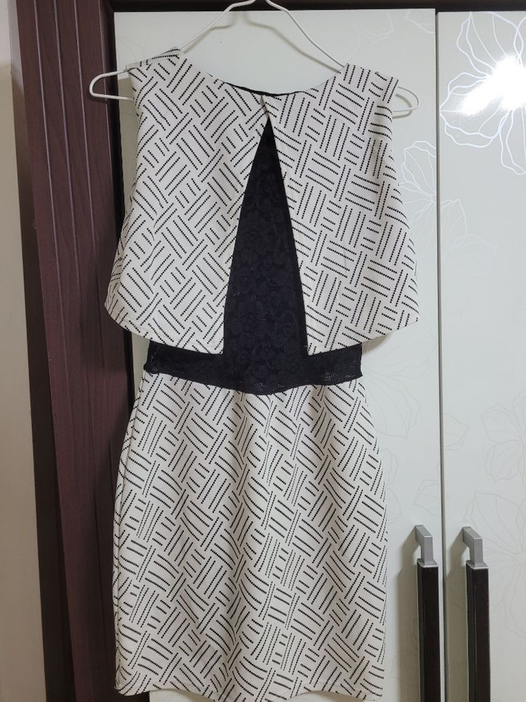 시스루 기하학무늬 민소매 원피스--1