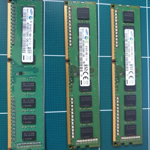 DDR3 2GB 1개, 4GB 2개 단면 팝니다.