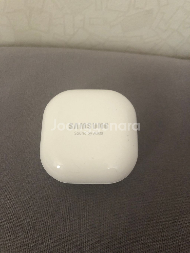 갤럭시 버즈라이브 화이트--1