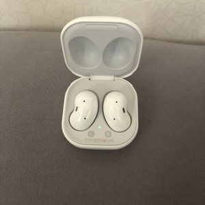 갤럭시 버즈라이브 화이트