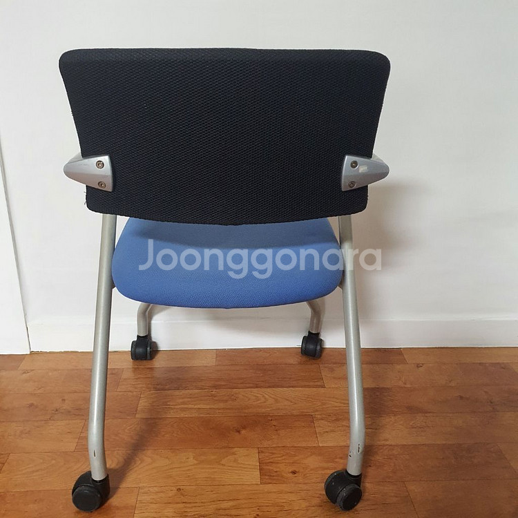 학생용 등받이 의자 팝니다--0