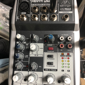 베링거 제닉스 q502 usb 팝니다