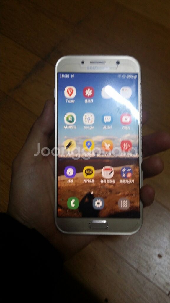 갤럭시A7 SM-A720S 골드 32기가 판매합니다--0