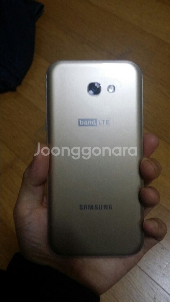 갤럭시A7 SM-A720S 골드 32기가 판매합니다--5