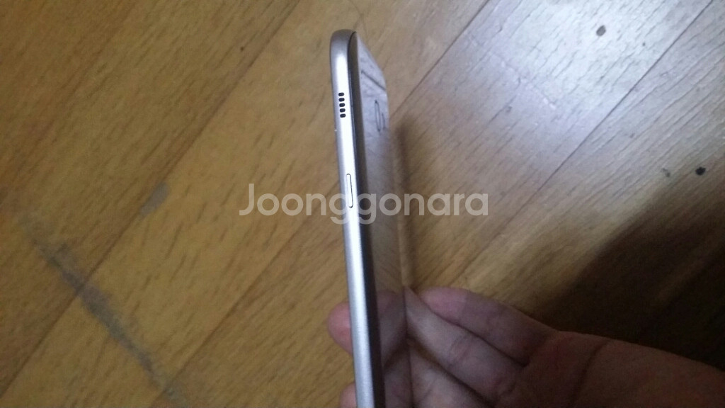 갤럭시A7 SM-A720S 골드 32기가 판매합니다--4