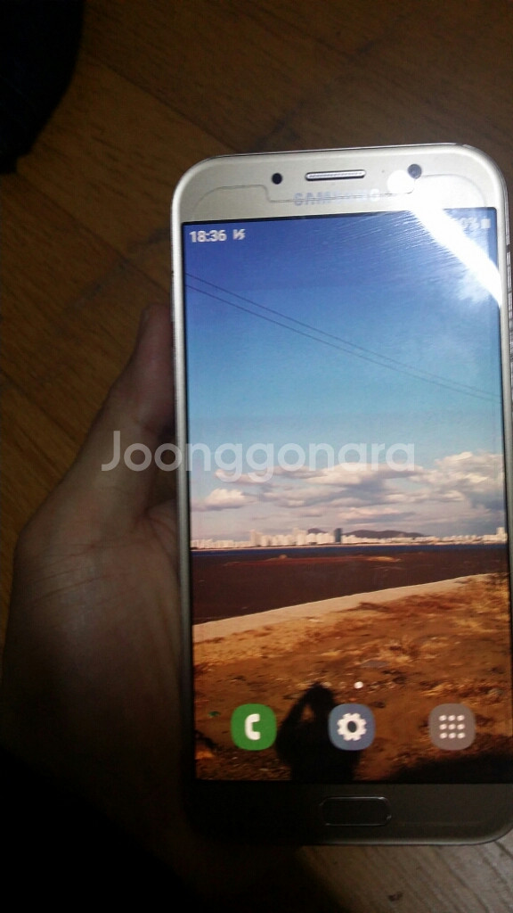 갤럭시A7 SM-A720S 골드 32기가 판매합니다--1