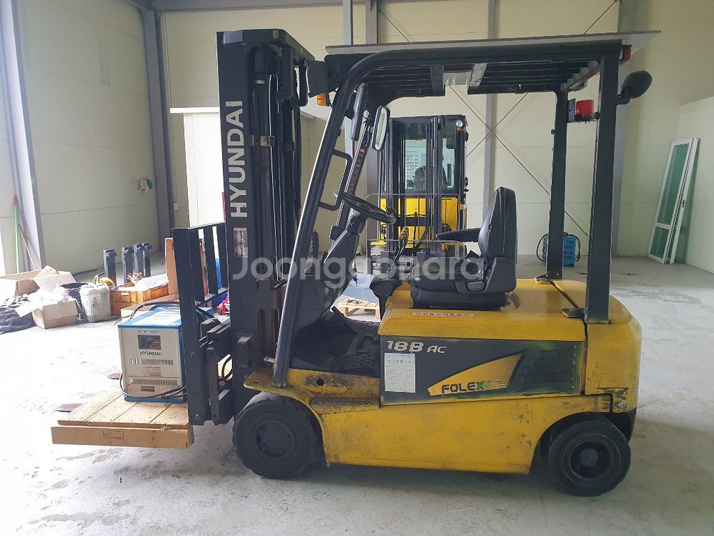 현대지게차 전동1.8톤--0