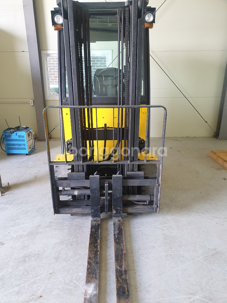 현대지게차전동2.5톤--0