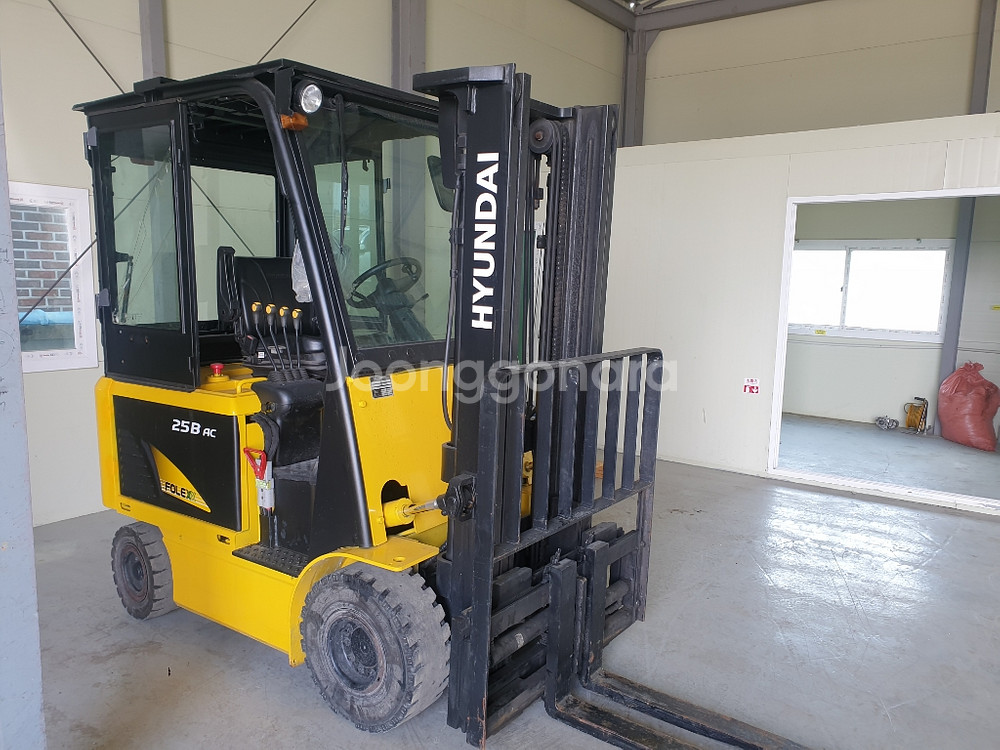 현대지게차전동2.5톤--2