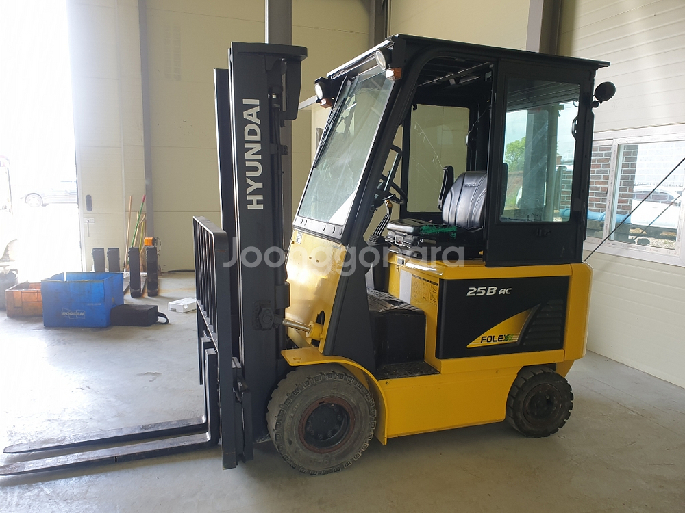 현대지게차전동2.5톤--1