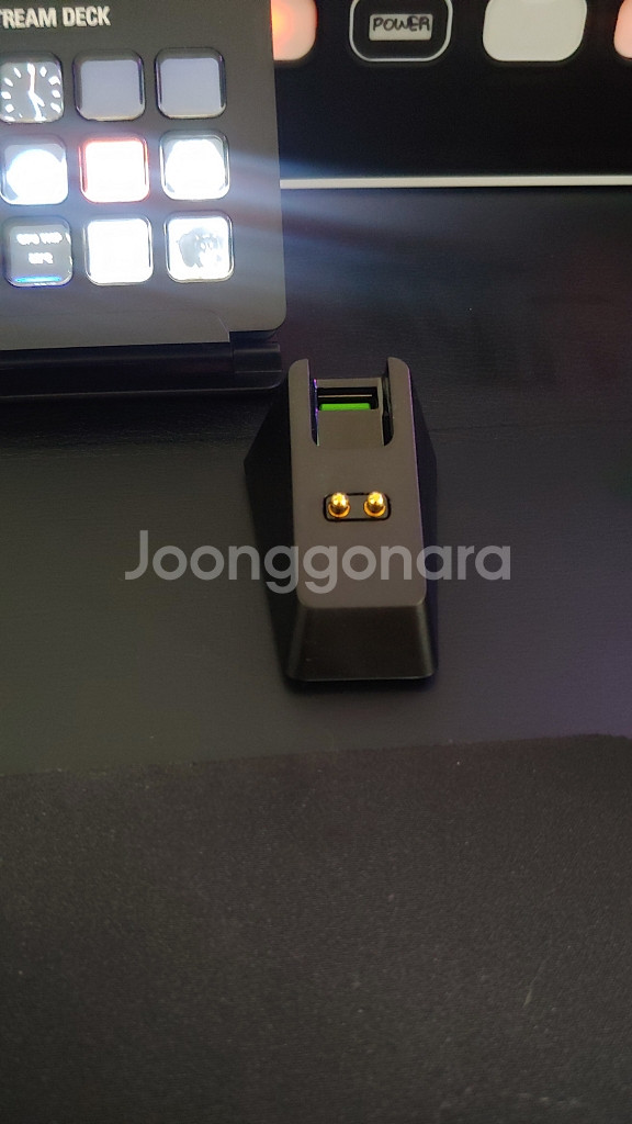 레이저 데스에더v2 pro + 충전독 팝니다--3