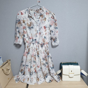 화이트 꽃무늬 원피스