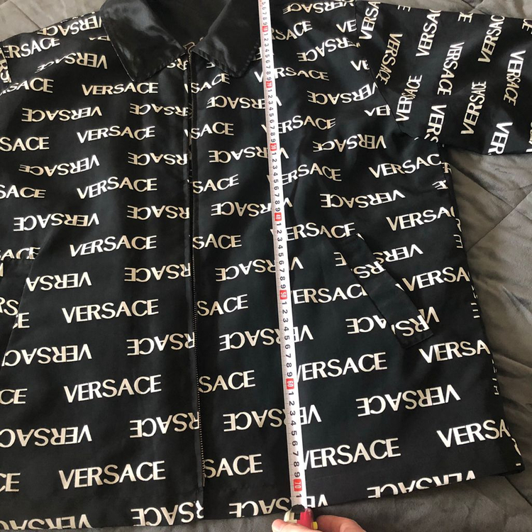 베르사체 바람막이. 베르사체 집업. 키스 베르사체 맛 이미지