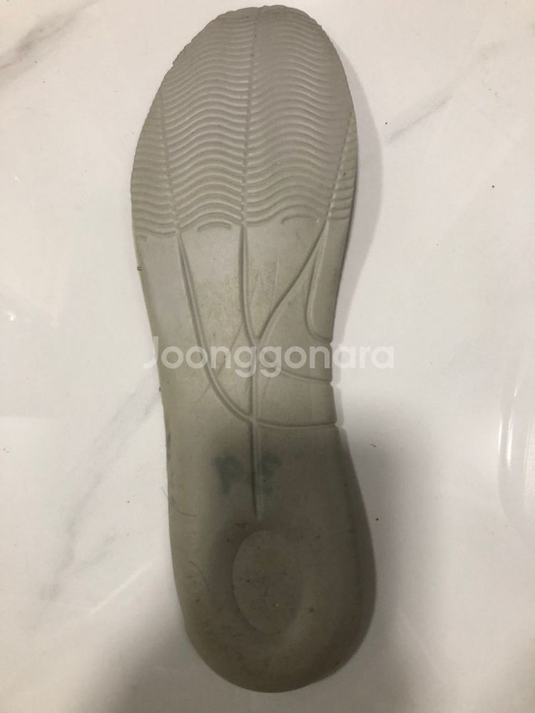 알렉산더맥퀸 오버솔 팝니다 255~260--4