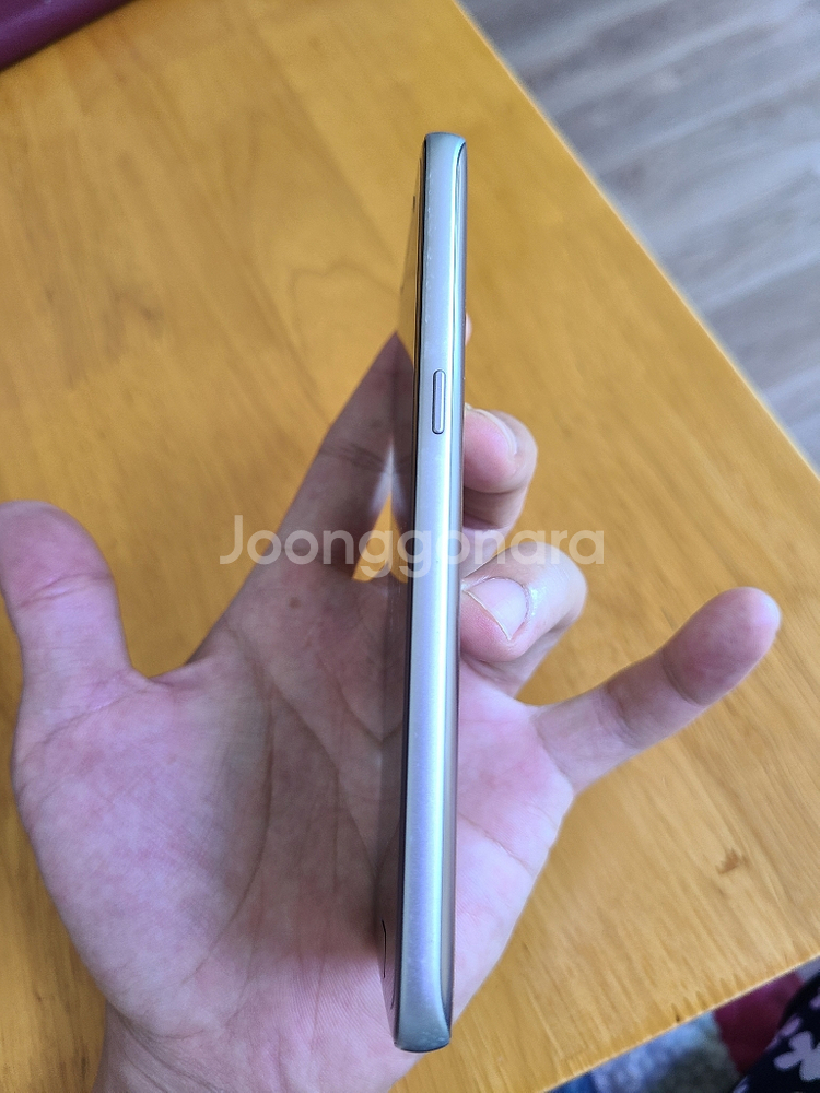 삼성 갤럭시 s7 플랫 골드 64기가 판매합니다--4