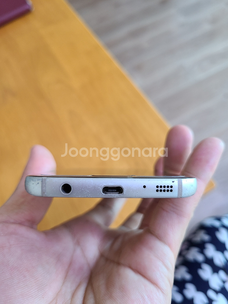 삼성 갤럭시 s7 플랫 골드 64기가 판매합니다--5