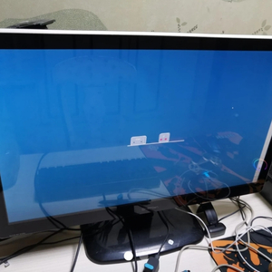 대형 모니터 팝니다