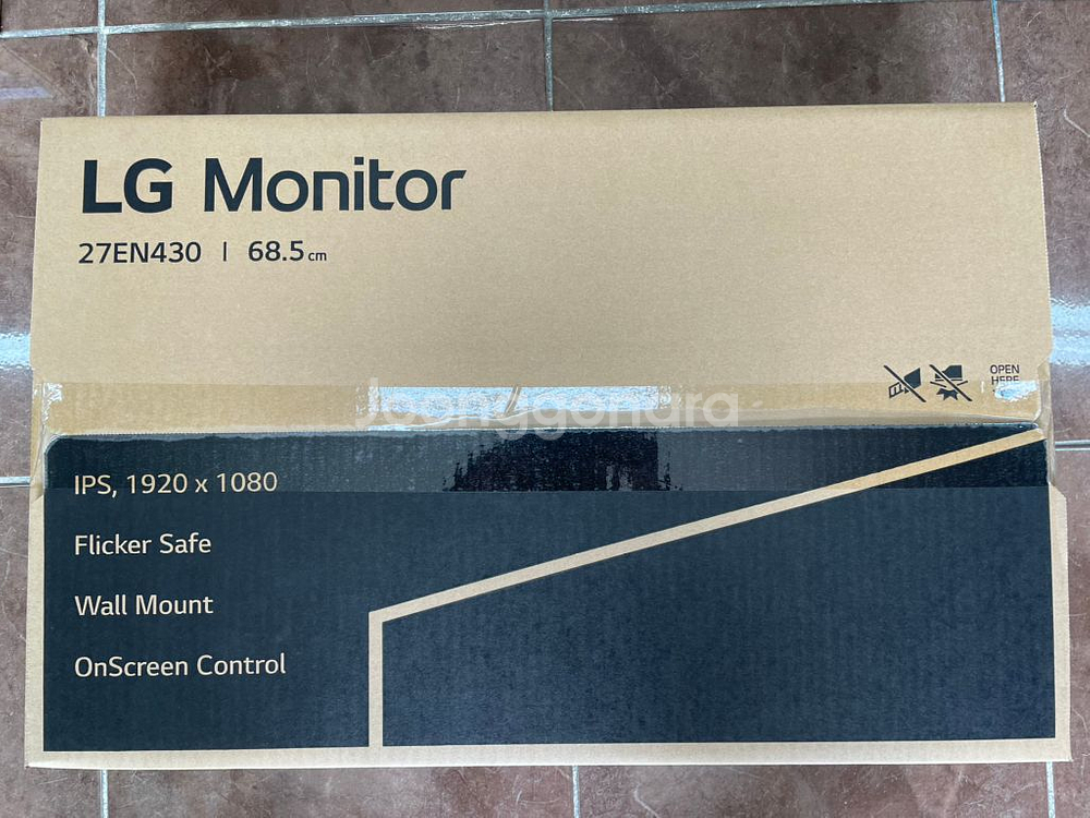 LG 27”모니터 판매합니다--0