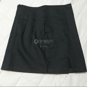 히프나틱 핀턱 트임 스커트