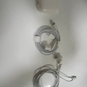 애어팟2세대 및 유선 이어폰 , 라이트닝 케이블