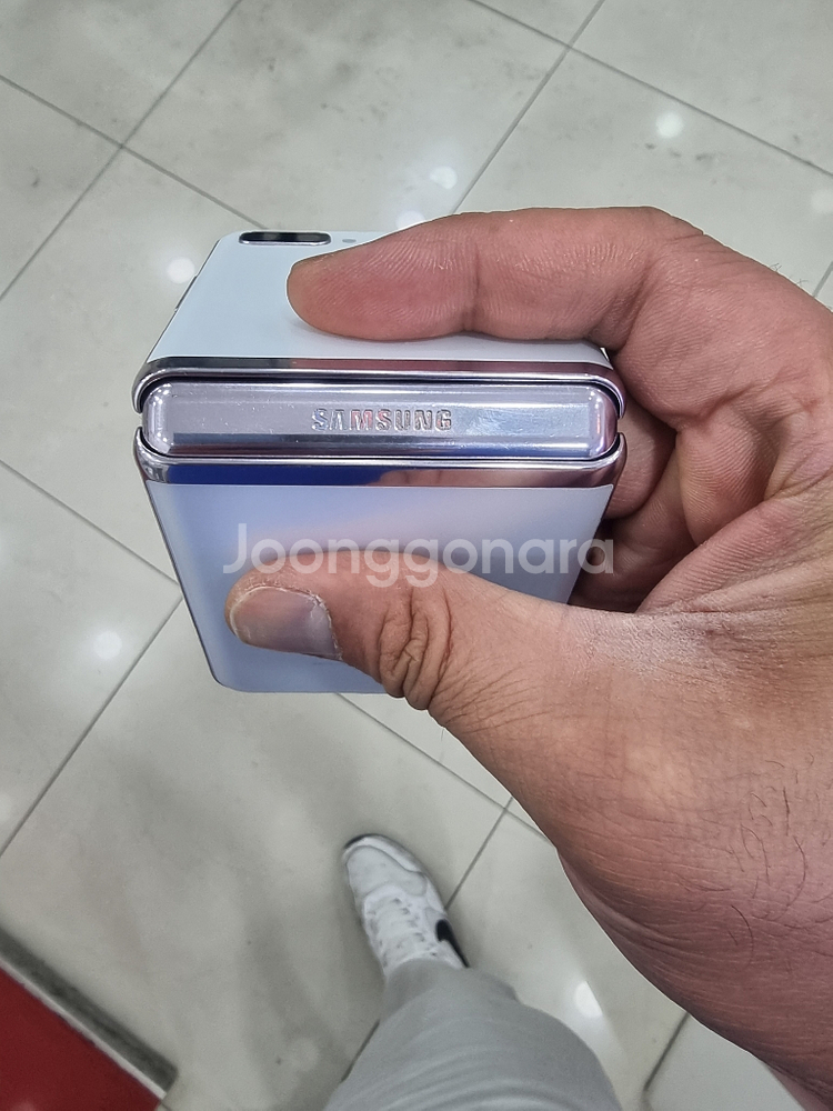 갤럭시Z플립2 F707 화이트 정상해지 팝니다--1