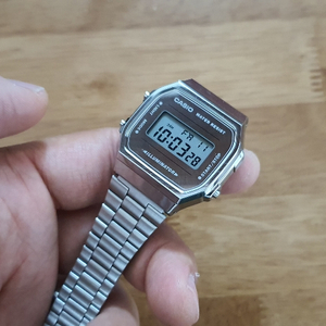 카시오 A168WEM-7 팝니다. (손석희 시계 실버)