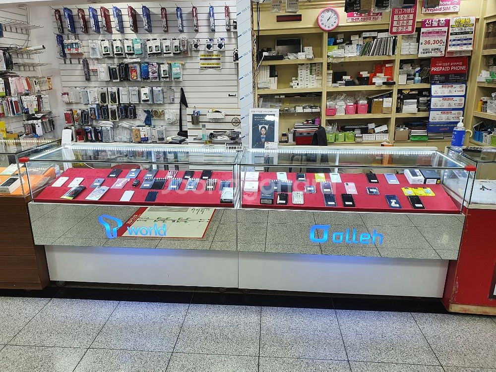 핸드폰 매대 진열장 장식장 판매 합니다--0